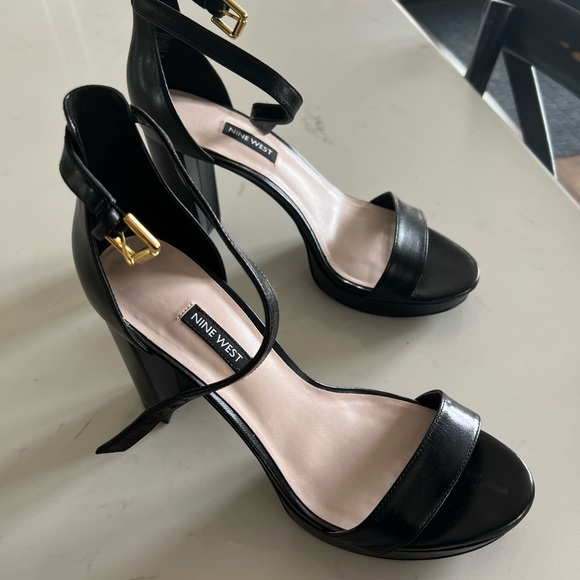 Genuine leather Nine West platform heels. - Picture 5 of 5